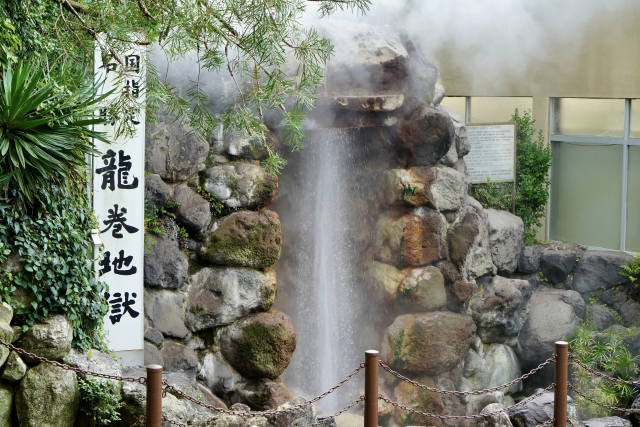 Beppu Onsen famous Tatsumaki Jigoku, a powerful geyser surrounded by rocks.