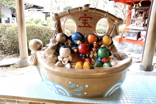 Gero Onsen - Gero Onsen: Discover One of Japan’s Top 3 Hot Springs Gero Onsen Seven Lucky Gods statue at a local shrine.