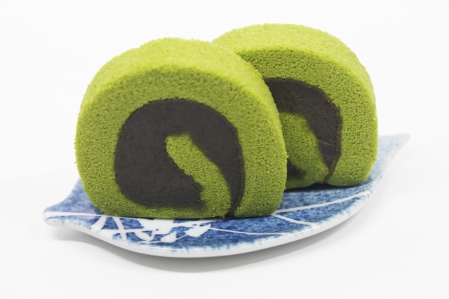 Dogo Roll — a soft matcha sponge cake rolled with sweet red bean paste, a signature confection of the Dogo Onsen area.