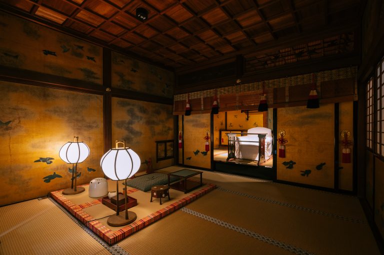 The Yushinden imperial bathing room at Dogo Onsen Honkan, featuring elegant tatami floors, gold-leaf screens, and traditional furnishings.